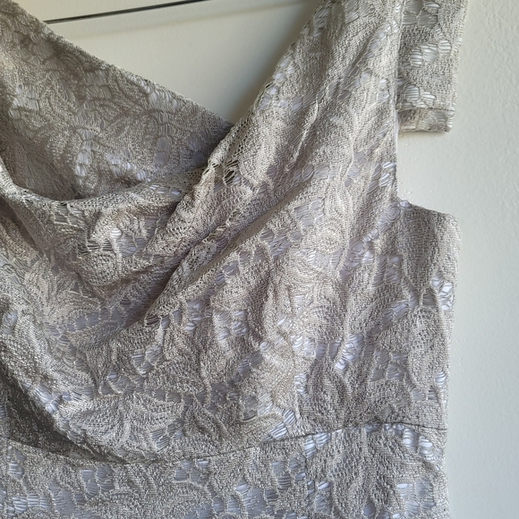 Black Halo, Jackie‎ O Chantilly Lace Sheath Mini Dress, Light Taupe, Size 10 - Picture 6 of 10